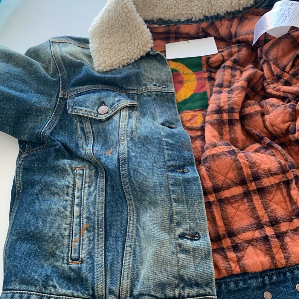 Gucci ,,Guccification'' Tiger Print Denim Jacket with shearling collar - Picture 12 of 12